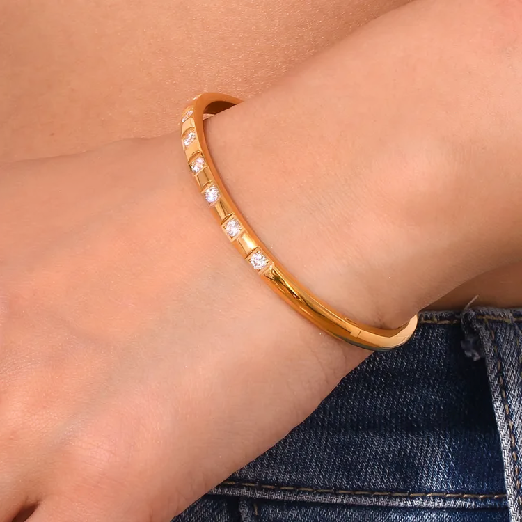Sleek cuff Bangle - Oraish Store