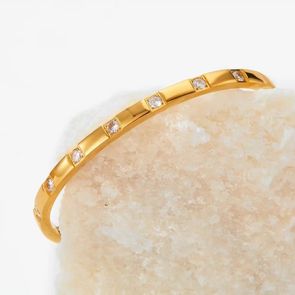 Sleek cuff Bangle - Oraish Store