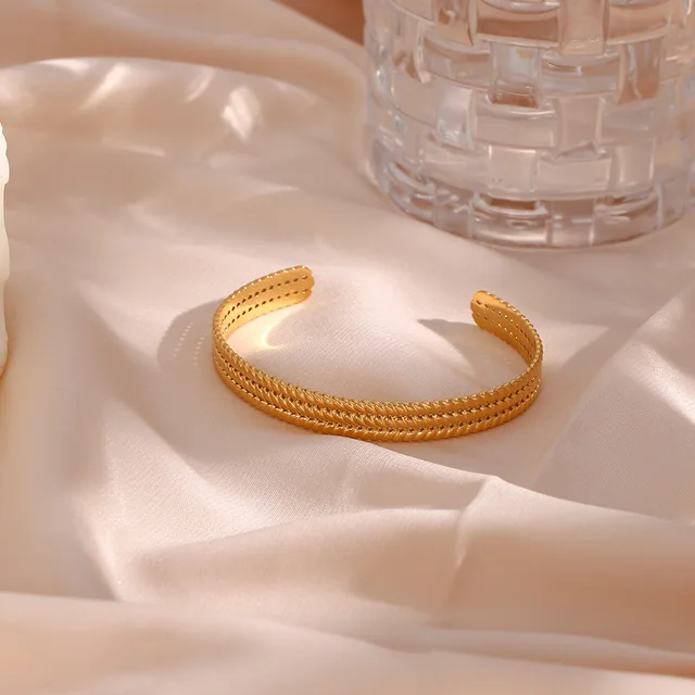 Vintage Twist Pattern C-Shaped Bangle