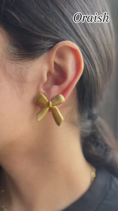 Texture Bowknot Studs