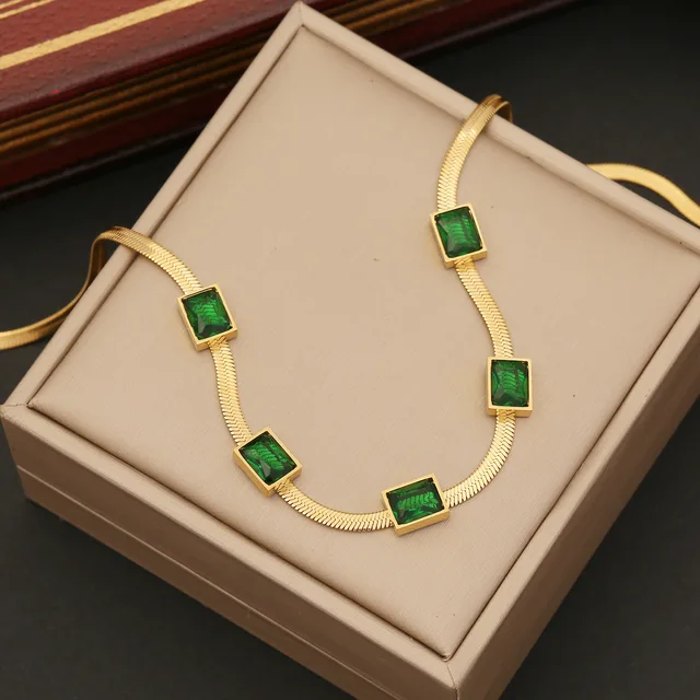 Emerald Clavicle Snake Chain Necklace