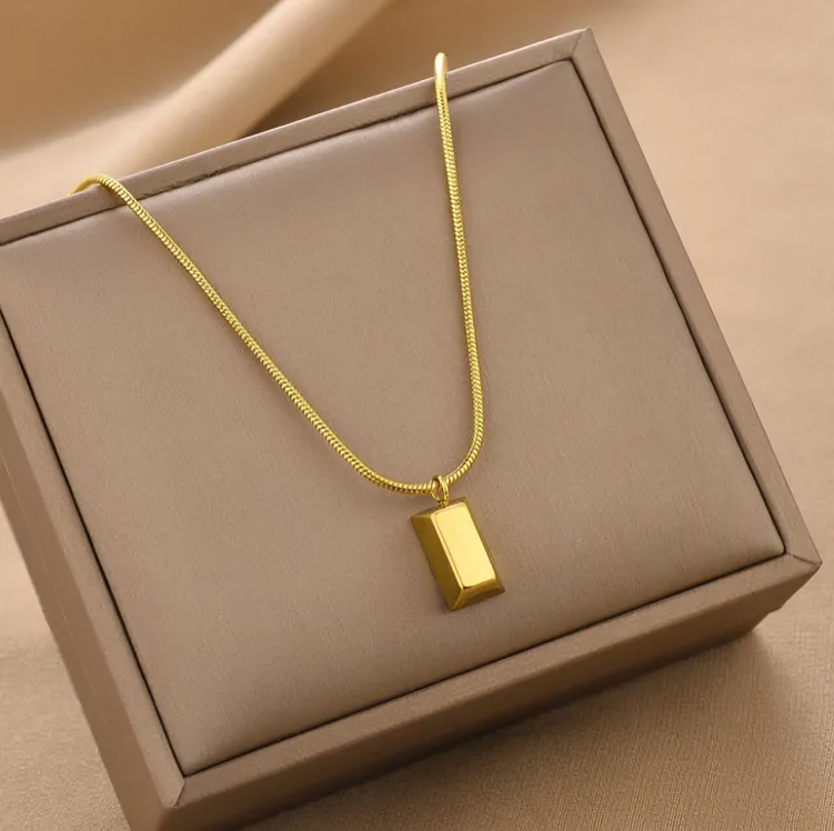 Gold Bar Shaped Pendant Necklace