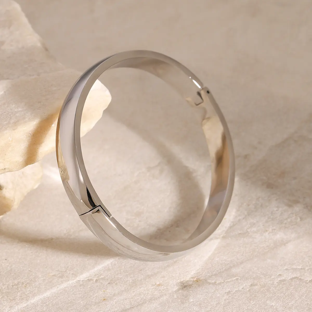 Clasp Bangle (silver) - Oraish Store