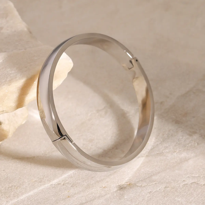 Clasp Bangle (silver) - Oraish Store