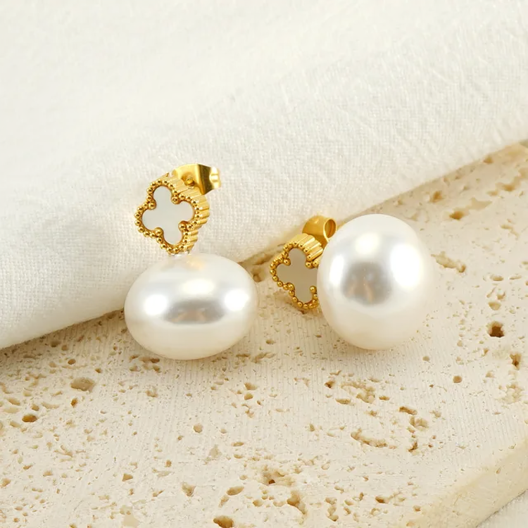 Clover Pearl Earrings