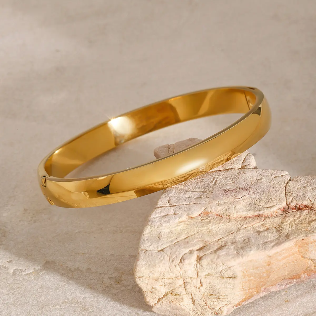 Clasp Bangle - Oraish Store