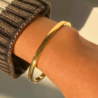Clasp Bangle - Oraish Store