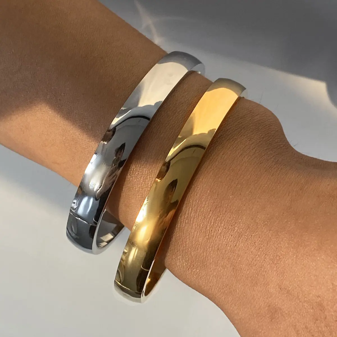 Clasp Bangle (silver) - Oraish Store