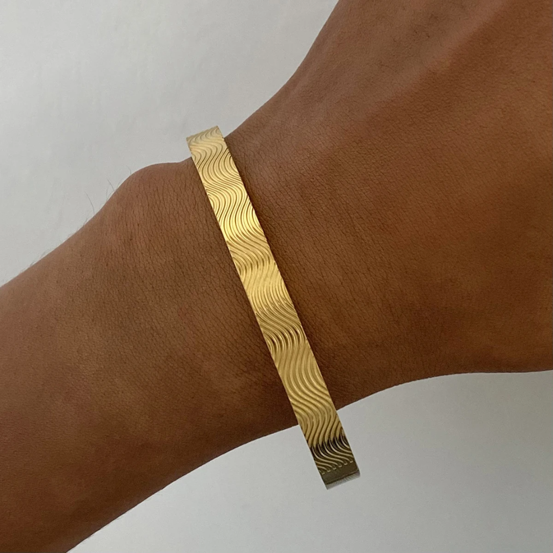 Wavy Clasps Bangle